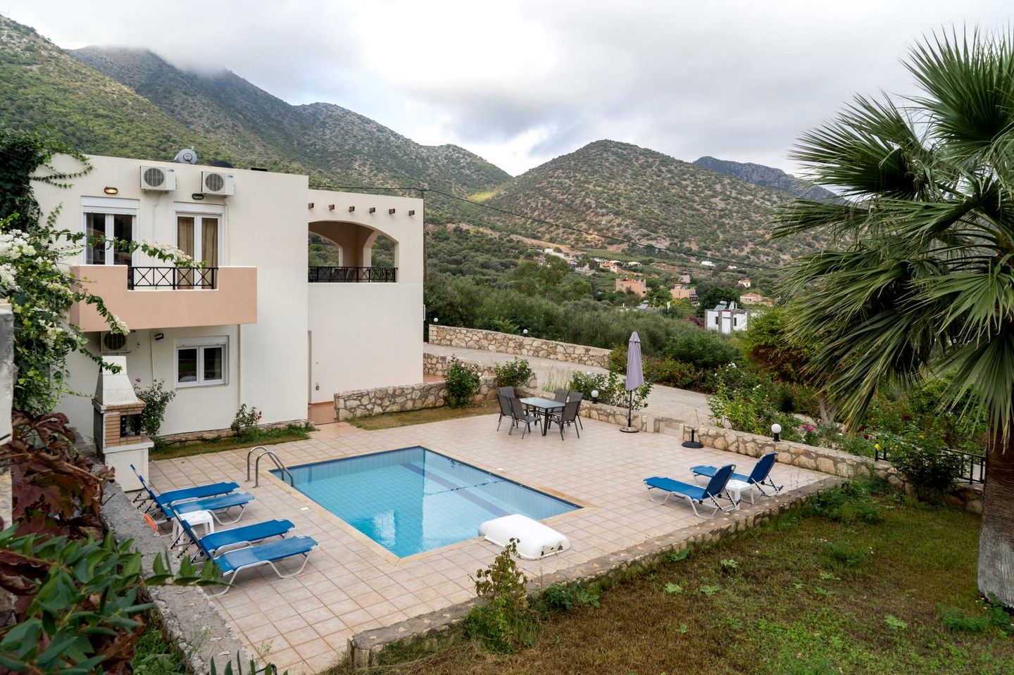 Vacation Rentals (Greece, --, --)