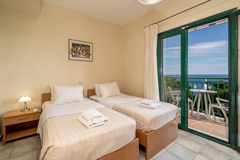 Vacation Rentals (Greece, --, --)