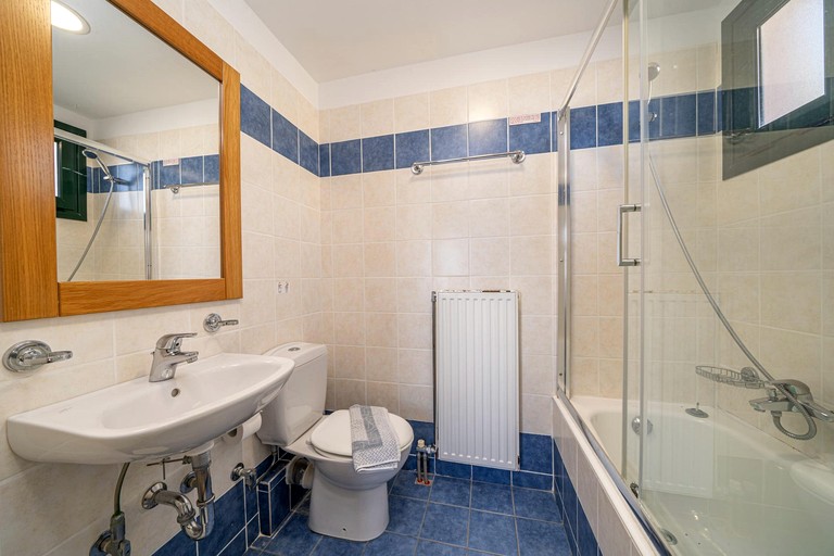 Vacation Rentals (Greece, --, --)