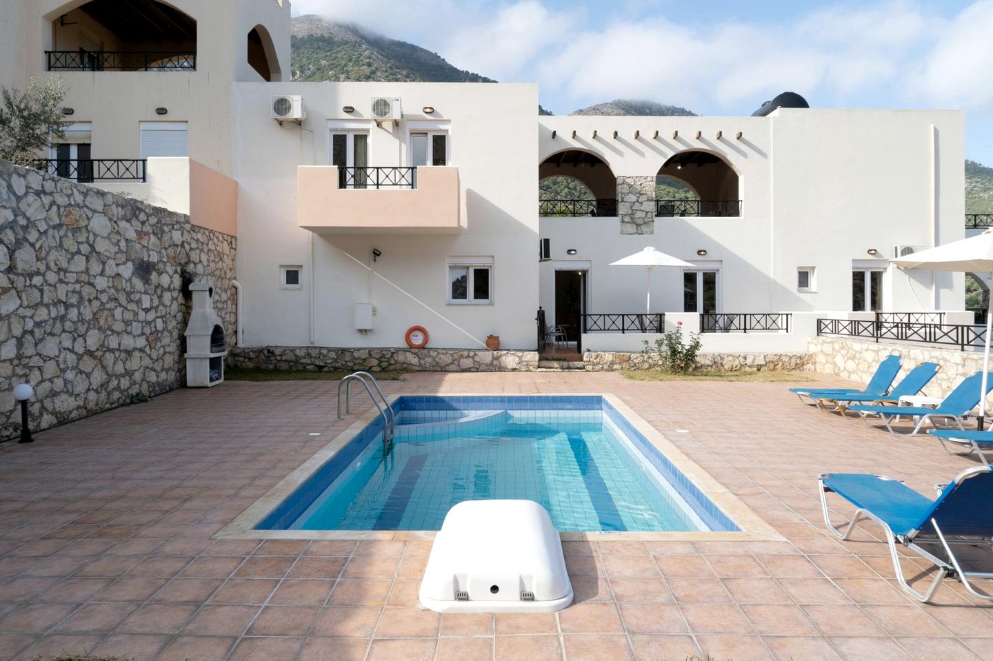 Resplendent Villa Haven near Cretan Sea in Greece