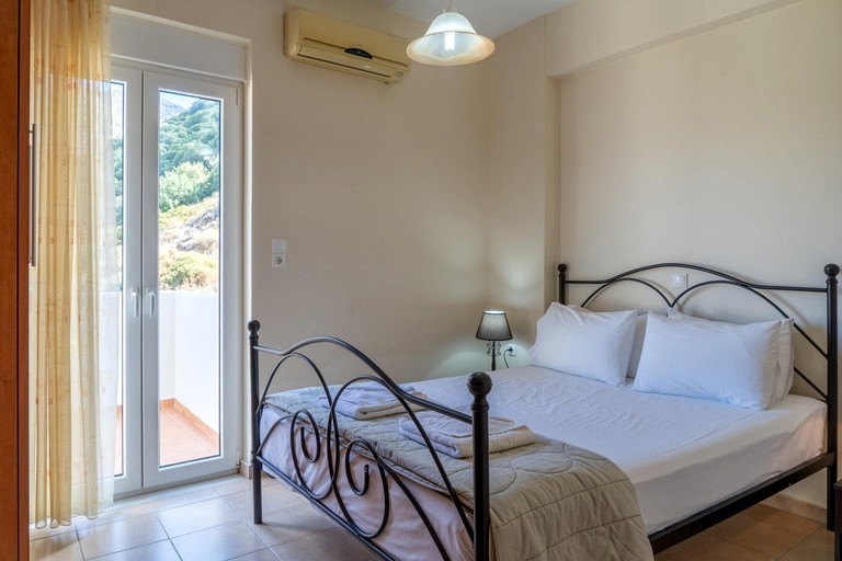 Vacation Rentals (Greece, Bali, Crete)
