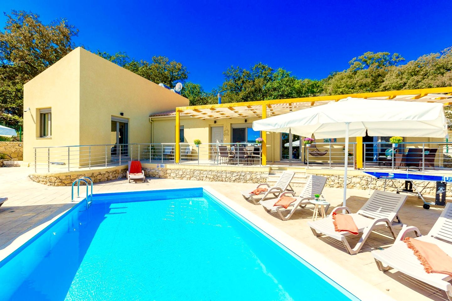 Exquisite Villa Haven near Cretan Sea in Greece