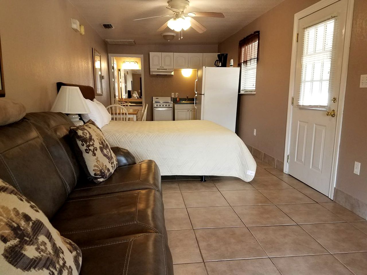 Nature Lodges (Ponce de Leon, Florida, United States)