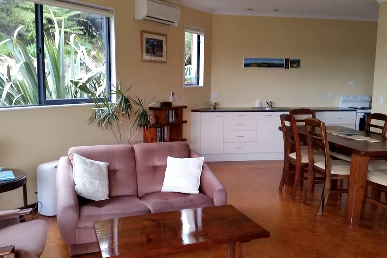 Cabins (Russell, North Island, New Zealand)