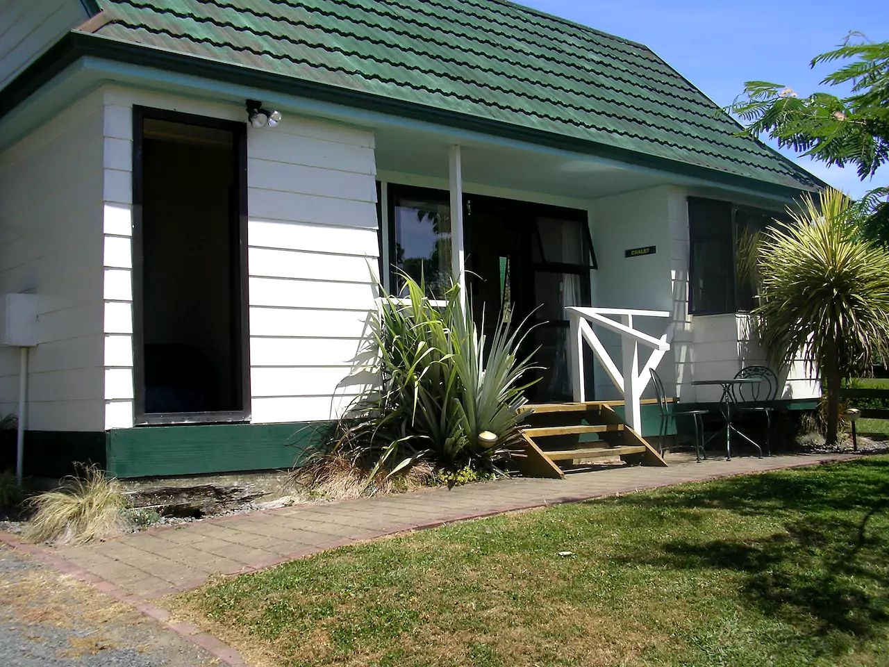 Cottages (Otorohanga, North Island, New Zealand)