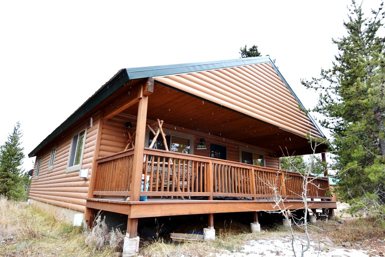 Cabins (Island Park, Idaho, United States)