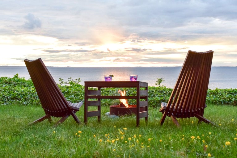 Heavenly Cottage with Outdoor Fire Pit and Breathtaking Sunset Views in Washington