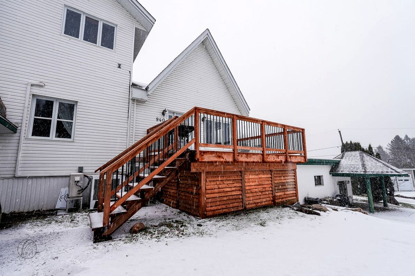 Cabins (Canada, Lac des Plages, Quebec)