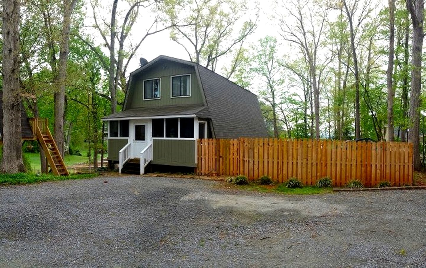 Cabins (Moneta, Virginia, United States)