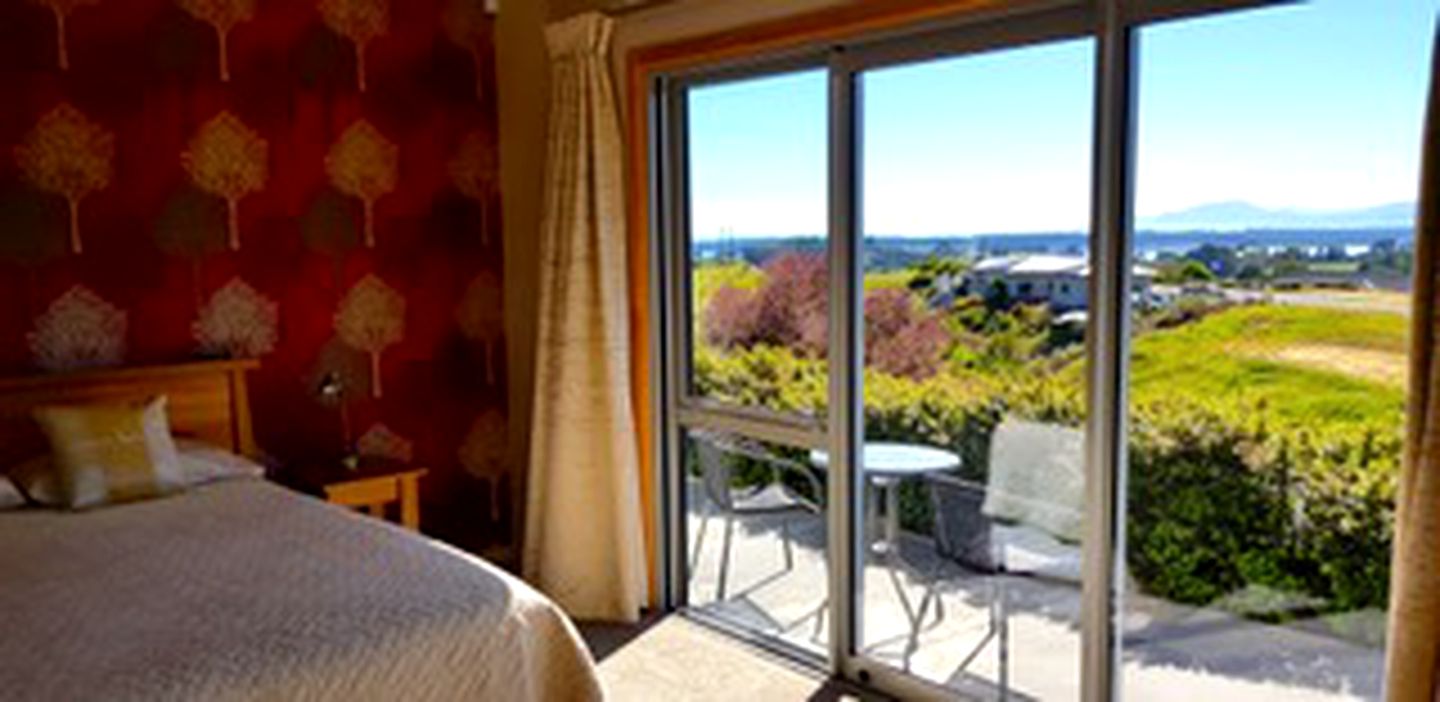 Nature Lodges (Tasman, South Island, New Zealand)
