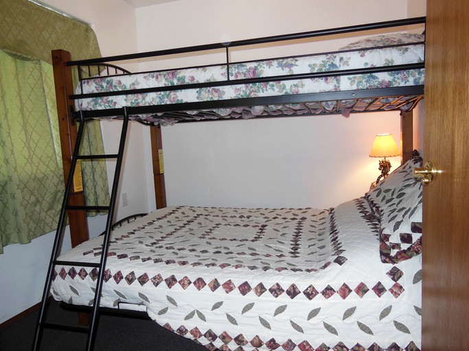 Cabins (Oroville, Washington, United States)