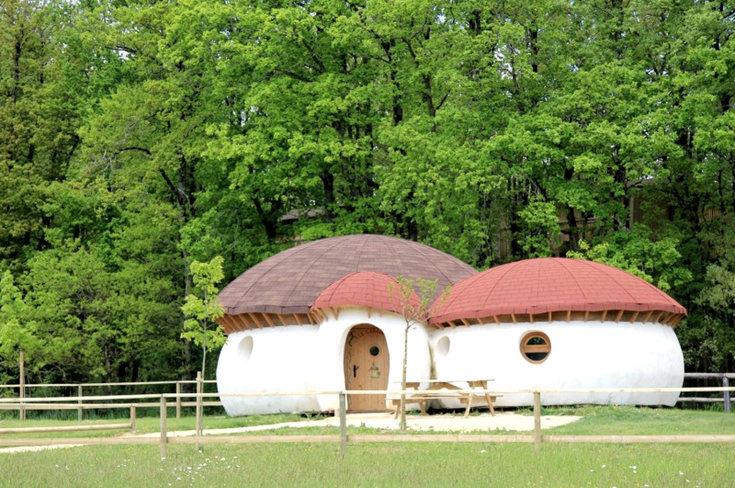 Cottages (Dienné, Nouvelle-Aquitaine, France)