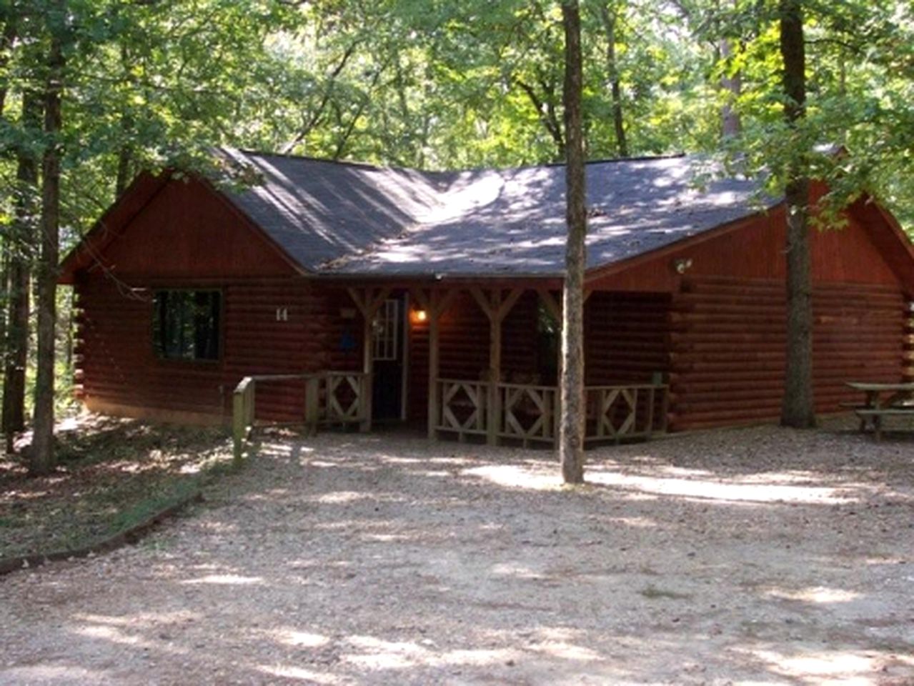 Cozy cabin in the woods near Hochatown State Park, Oklahoma