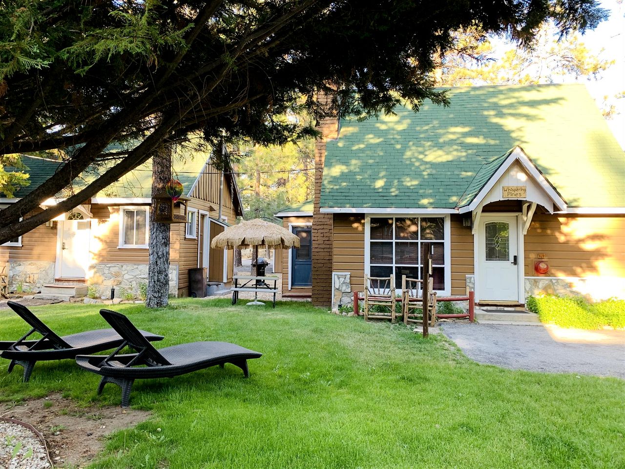 Vacation Rentals (UnitPet Friendly Cabin with WiFi and Fireplace, Perfect for a Cozy Weekend at Big Beed States of America, Big Bear Lake, California)