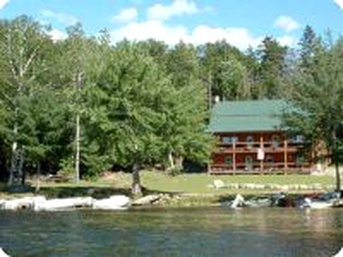 Cabins (Danforth, Maine, United States)