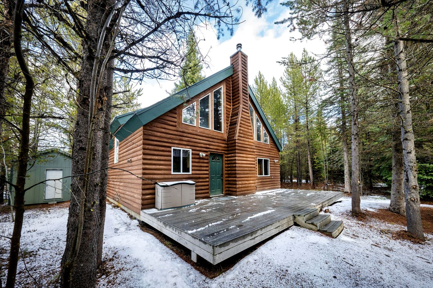 Secluded Lakeside Cabin with Forest Views and Fire Pit Near Cascade, Idaho