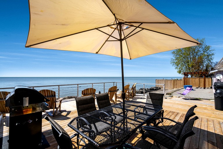 Cottages (Canada, Kingsville, Ontario)