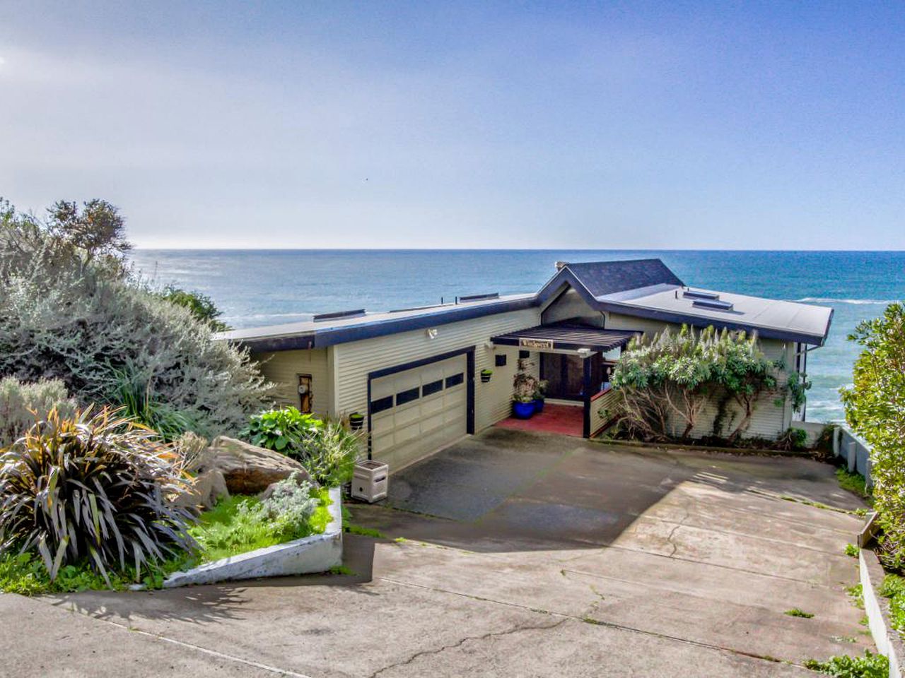 Cabins (Sea Ranch, California, United States)