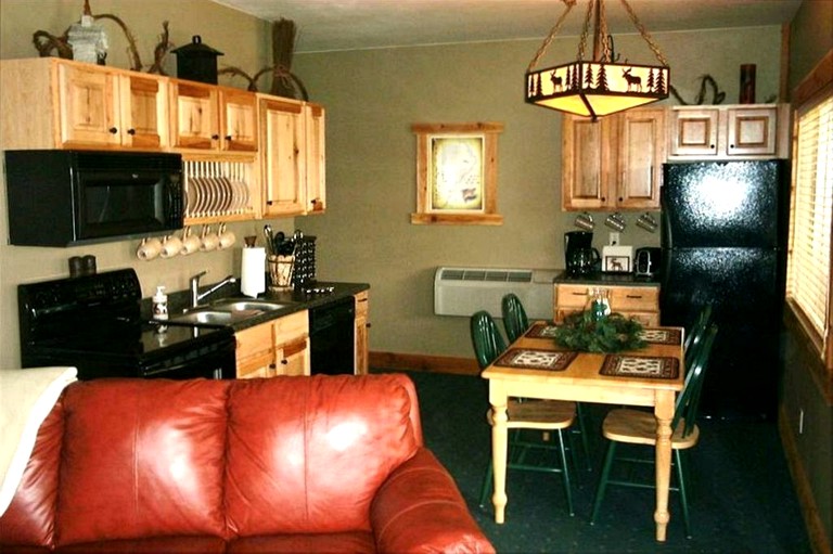 Cabins (Bozeman, Montana, United States)