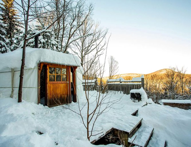 Yurts (Lac-Beauport, Quebec, Canada)