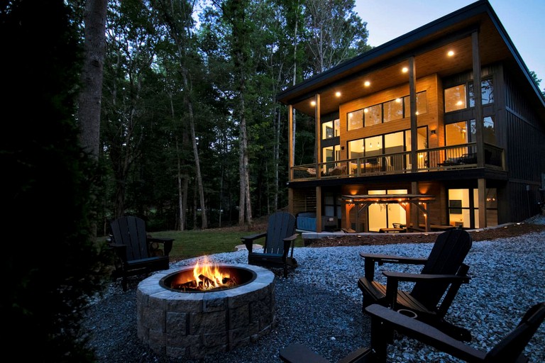 Luxury Mountain Retreat with Hot Tub Near Lake Hartwell & Clemson, SC