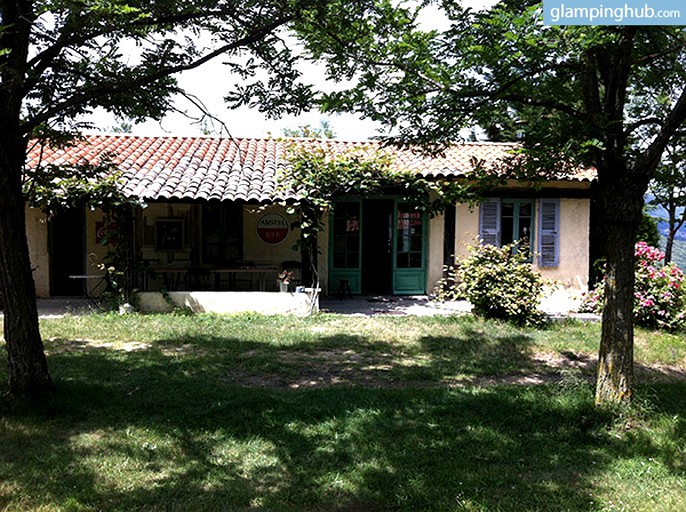 Cabins (Ajoux, Auvergne-Rhône-Alpes, France)