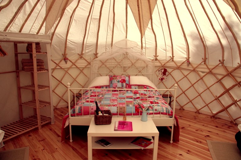 Yurts (Laval sur Doulon, Auvergne-Rhône-Alpes, France)