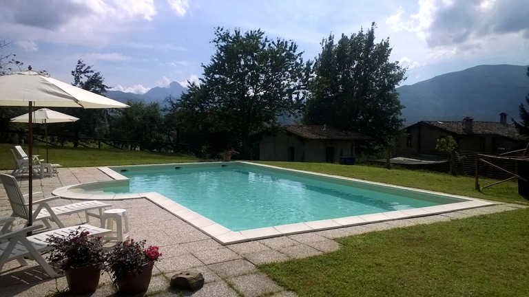 Cottages (Pieve Fosciana, Tuscany, Italy)