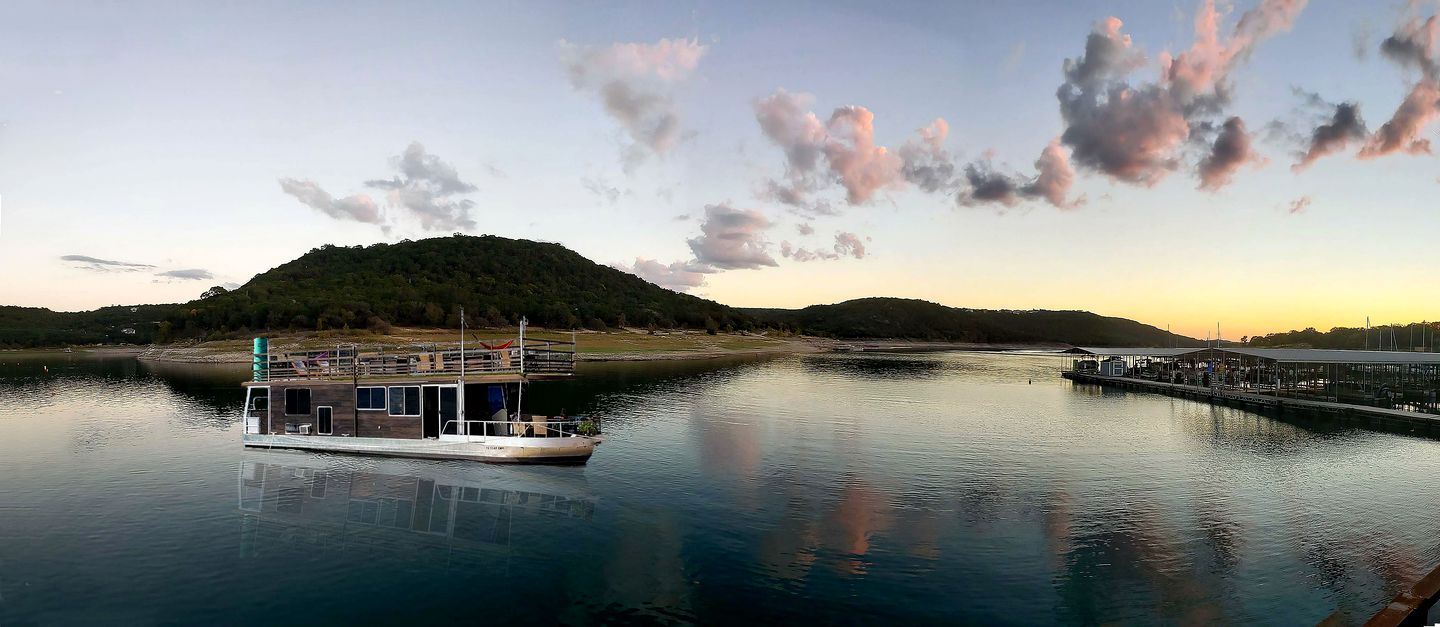 Houseboat Lake Travis, Texas Glamping Hub