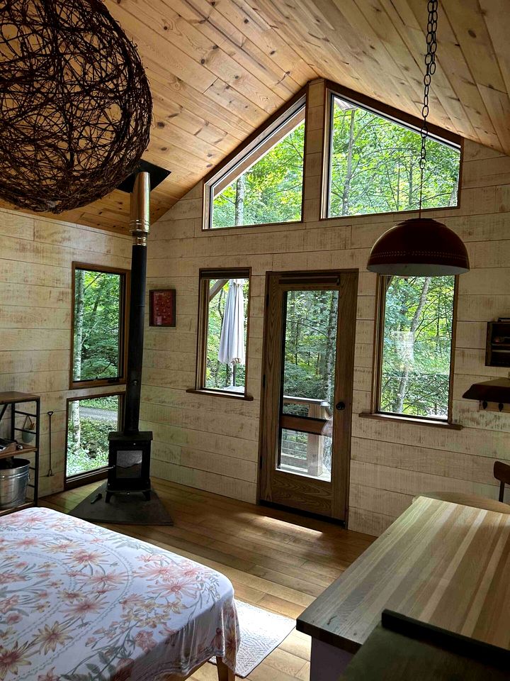 Off Grid Tiny Cabin Ideal for Couples in Burnsville, North Carolina