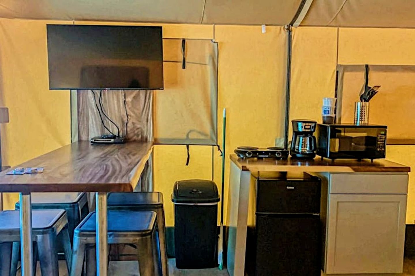 Deluxe Safari Tent Cabin with Creek Swimming, Fishing & Resort-Style Amenities in Marion, Texas