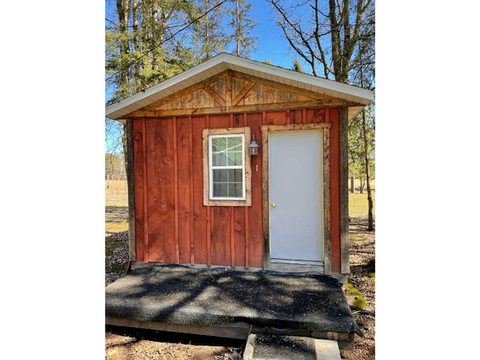 Cozy Cabin with Ensuite Bathroom for a Romantic Escape in Greenwood, Wisconsin