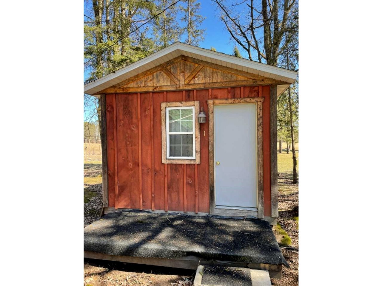 Cozy Cabin with Ensuite Bathroom for a Romantic Escape in Greenwood, Wisconsin