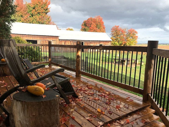 Cabins (Ormstown, Quebec, Canada)