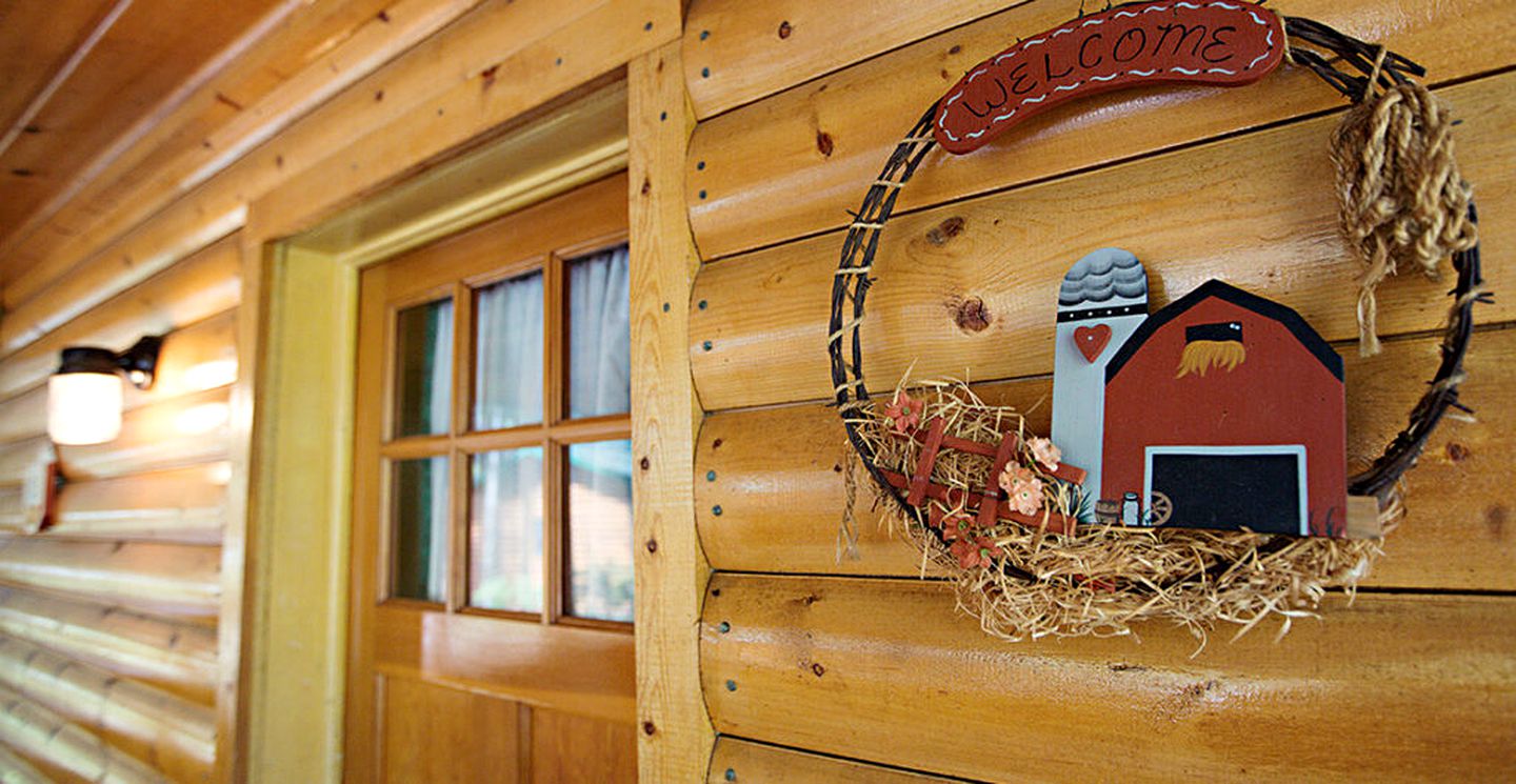 Cozy Estes Park Accommodation with a Lovely Porch