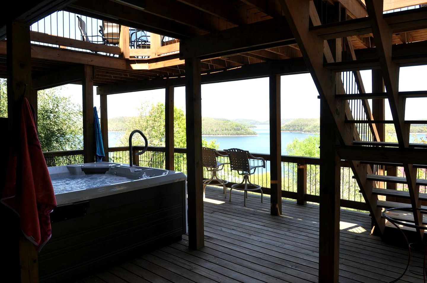 Lakeside Cabin Rental with a Hot Tub Perfect for a Vacation in Arkansas