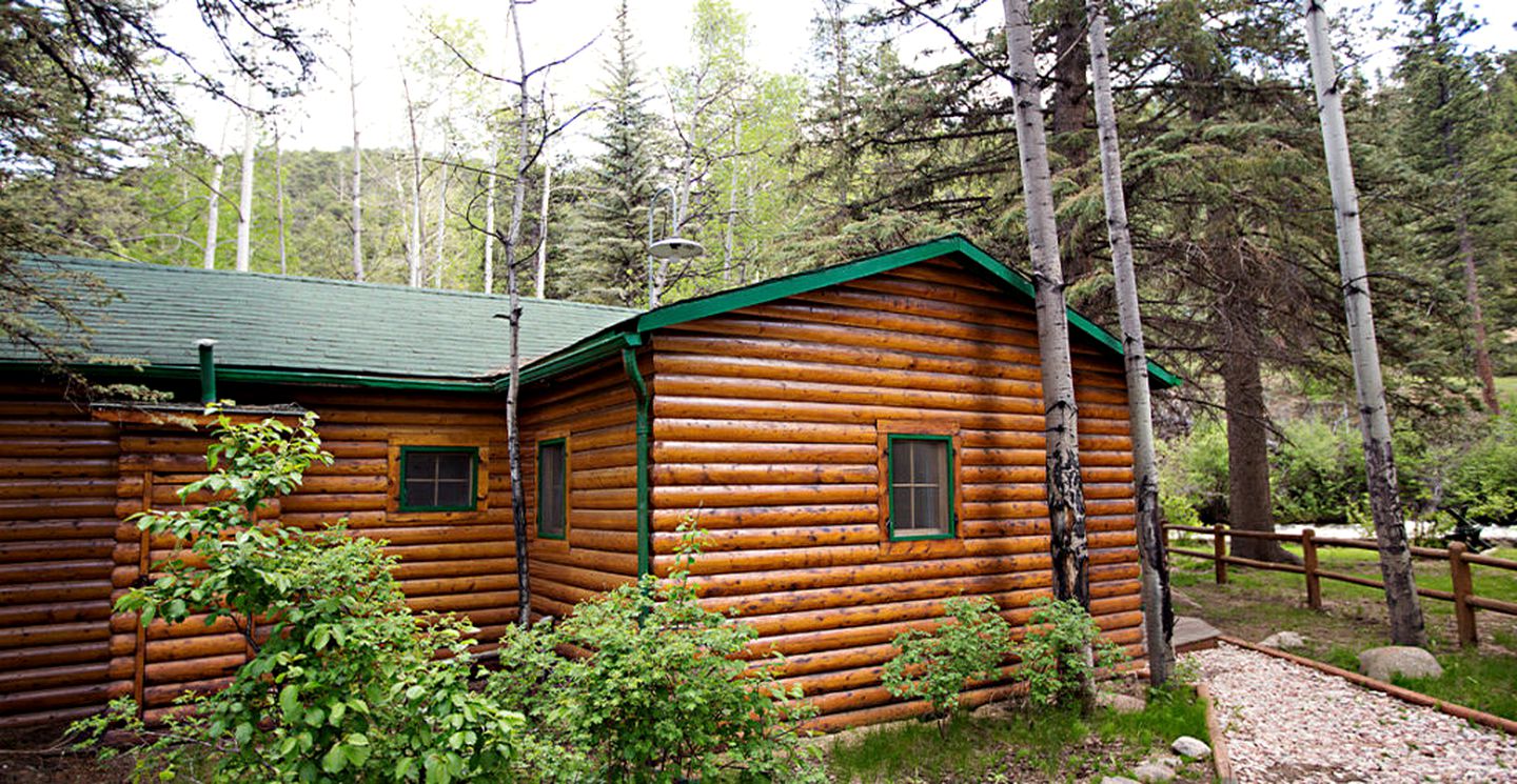 Inviting Estes Park Cabin for a Vacation in Colorado