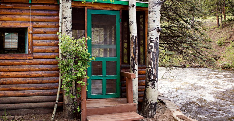 This lovely Estes Park cabin rental is ideal for glamping in Colorado.