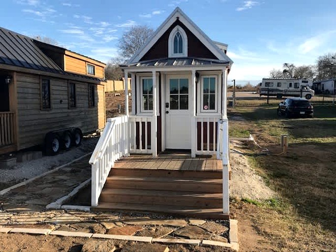 Tiny house rental for glamping near Houston