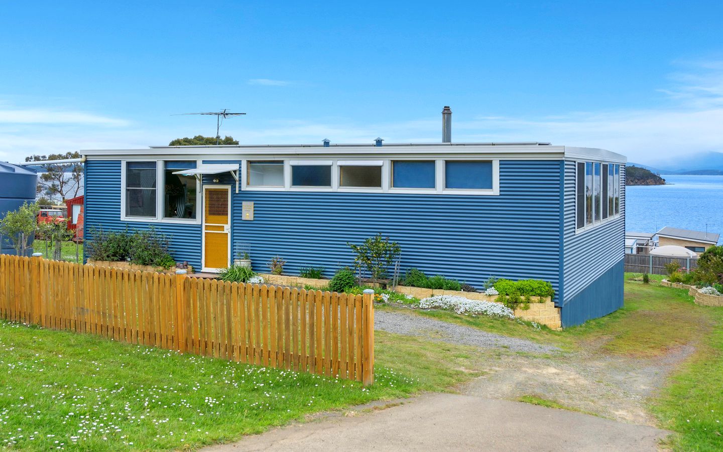 Charming Bruny Island Cottage with Fabulous Views