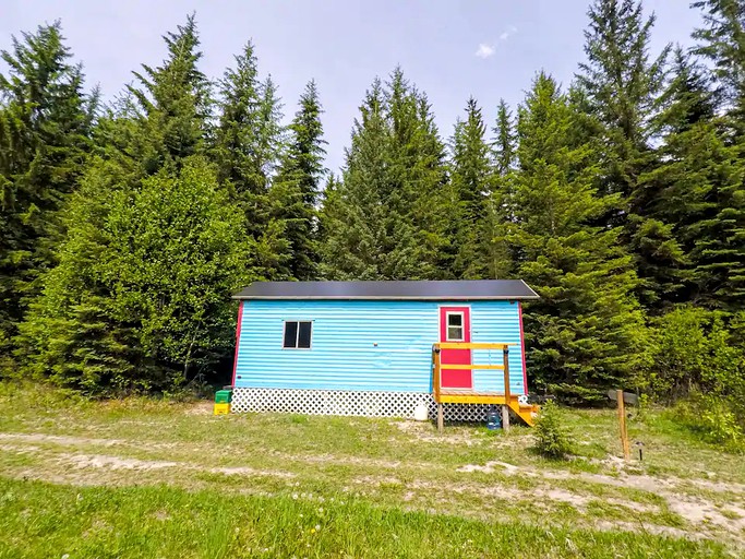 This tiny house is perfect for off-grid getaways in British Columbia.