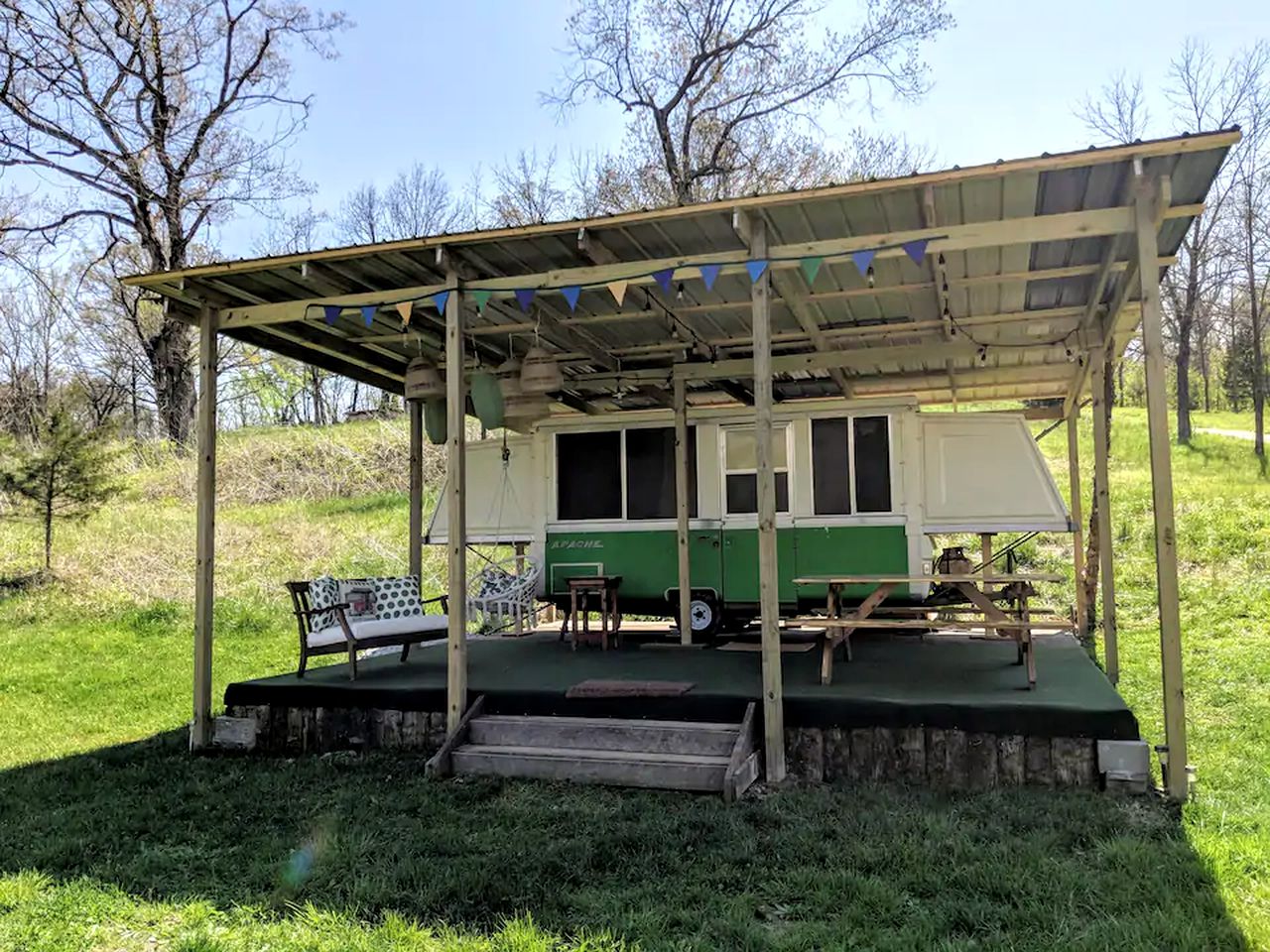 Charming Camper Rental Ideal for Glamping in Missouri