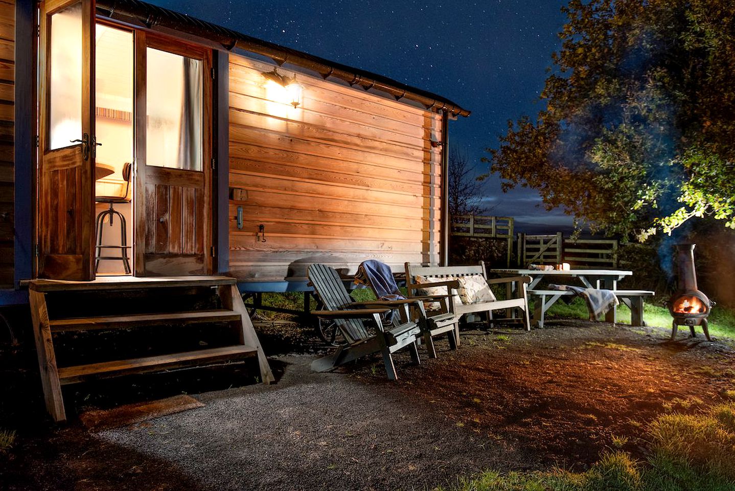 Lovely Shepherd's Hut Rental for Glamping in Northumberland, England