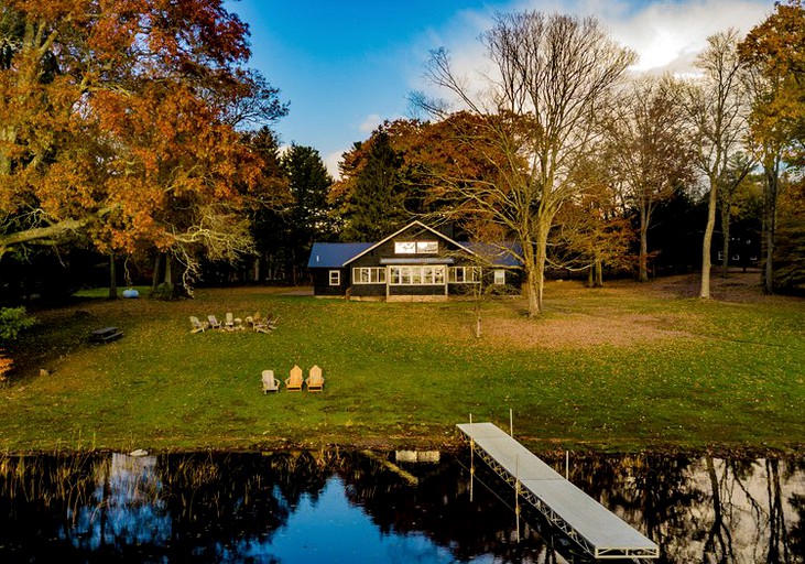 This New York getaway is perfect for strolls by the lake