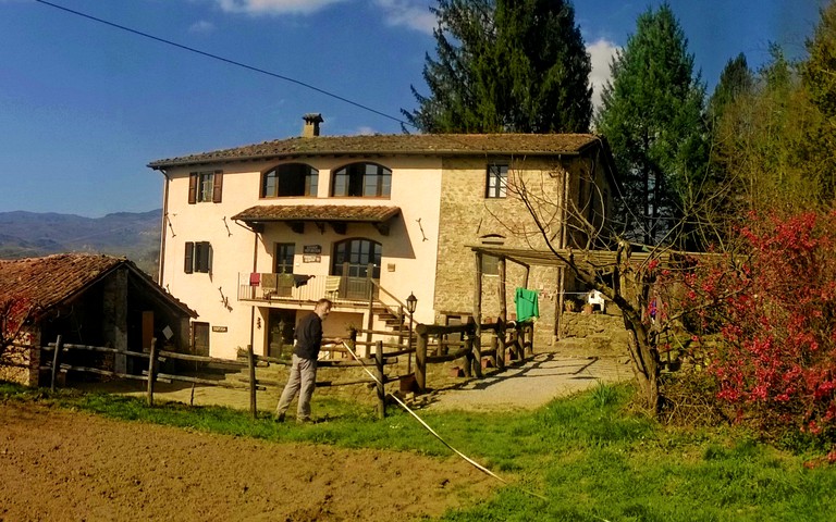 Cottages (Pieve Fosciana, Tuscany, Italy)