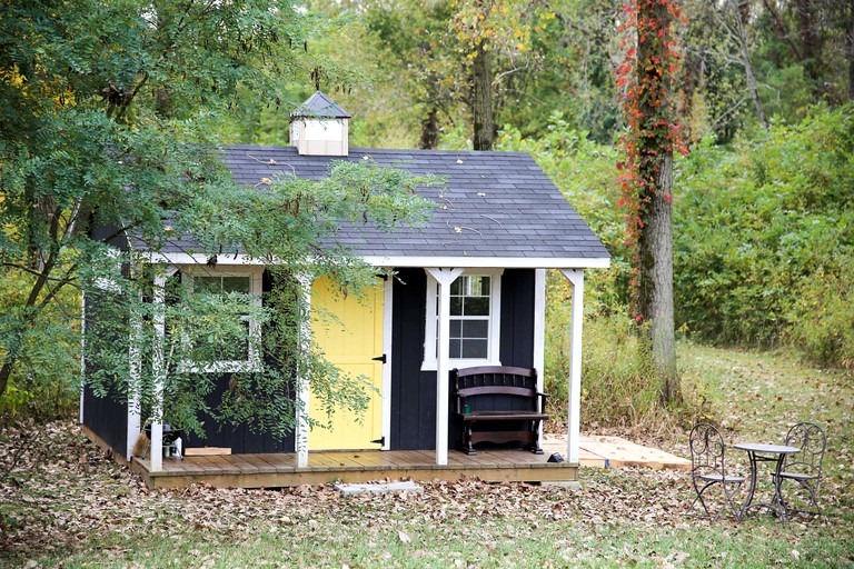 A cozy cabin rental ideal for glamping in Ohio