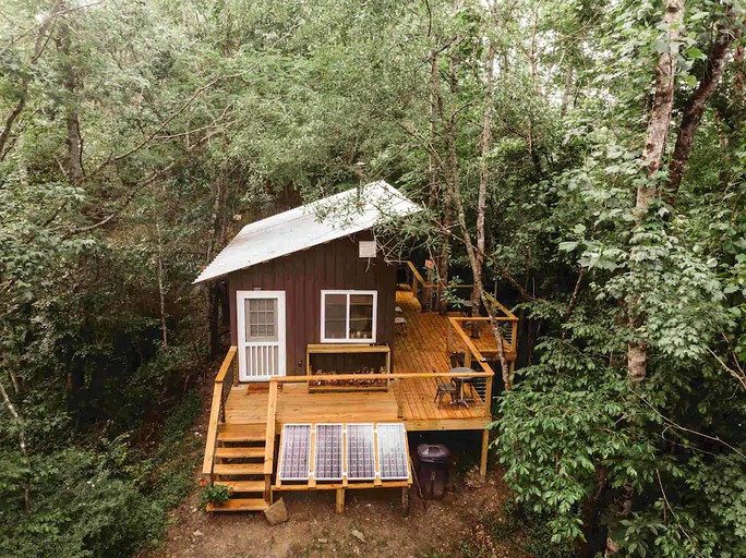 Tiny house rental for glamping in Alabama