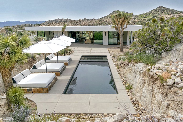 Villas within easy driving distance from Los Angeles to Joshua Tree.