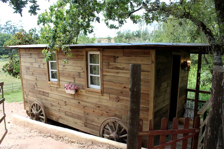 Tiny House rental ideal for romantic glamping in Portugal