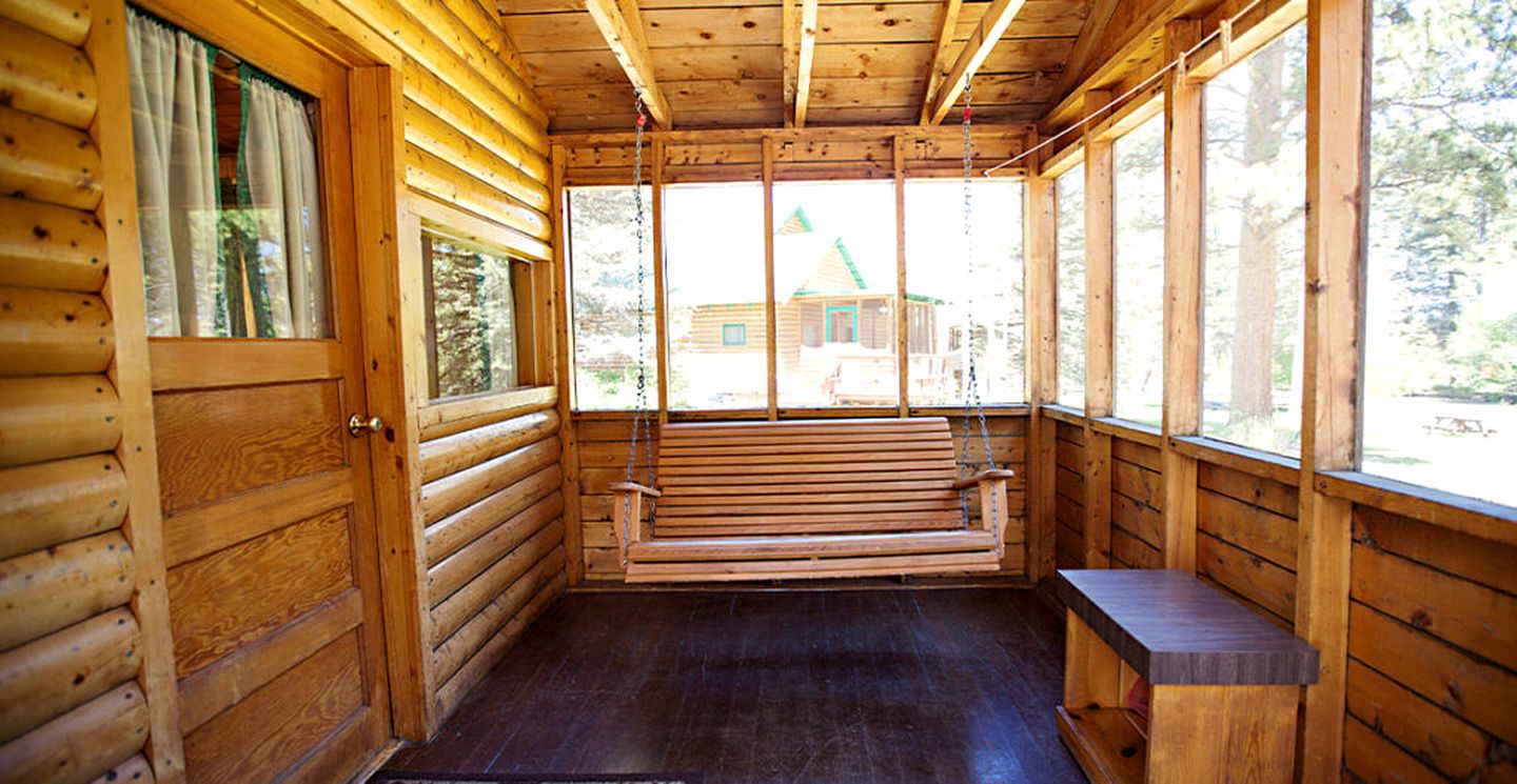 Cozy Estes Park Cabin for a Weekend Getaway in Colorado